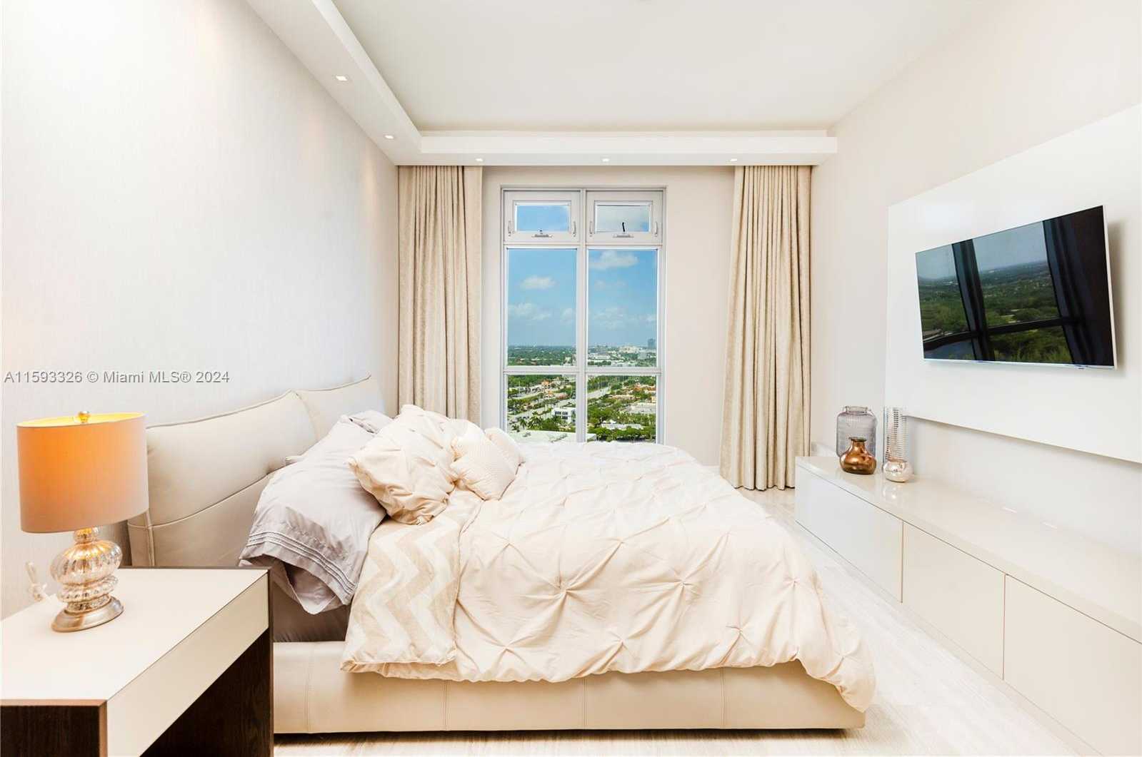 Small Image of 17301 BISCAYNE BLVD #L-PH-10, North Miami Beach Number 9
