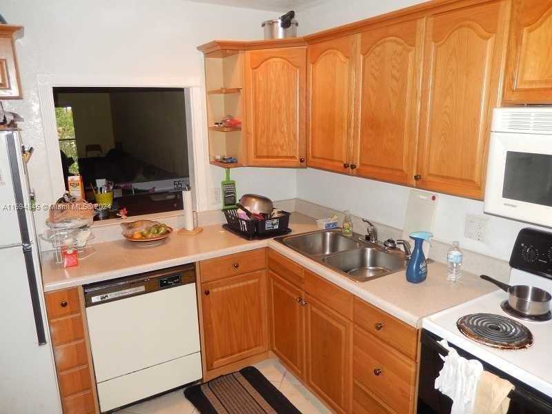 Small Image of 6001 NORTH FALLS CIR DR #403, Lauderhill Number 4