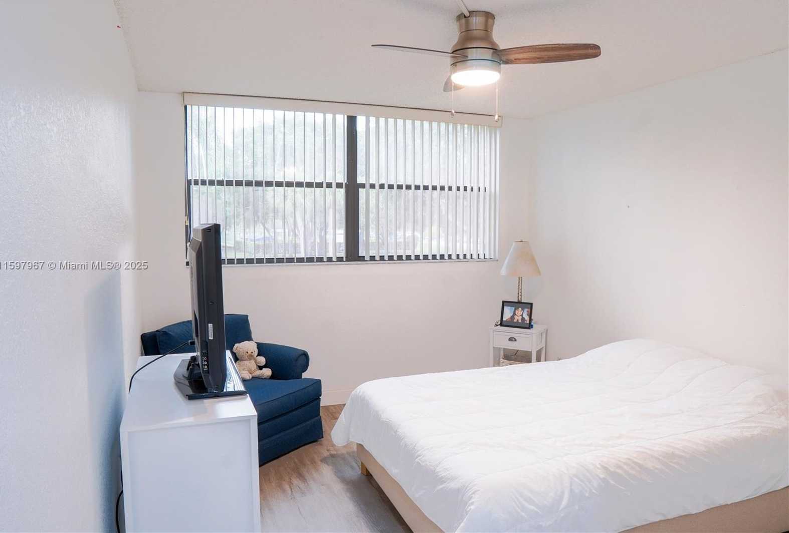 Small Image of 16100 GOLF CLUB RD #210, Weston Number 19