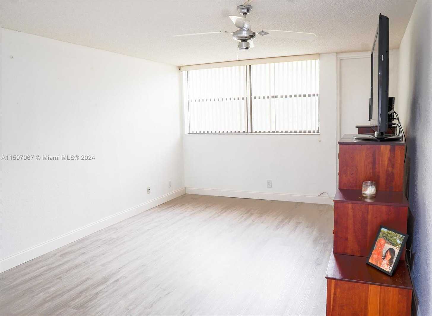 Small Image of 16100 GOLF CLUB RD #210, Weston Number 32