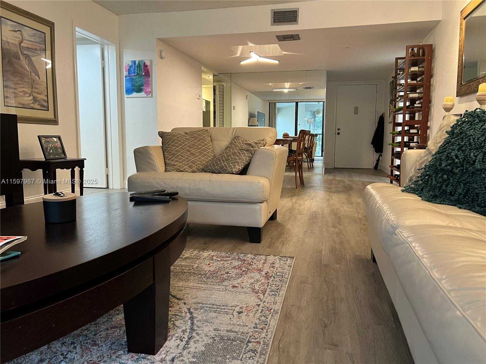 Small Image of 16100 GOLF CLUB RD #210, Weston Number 4