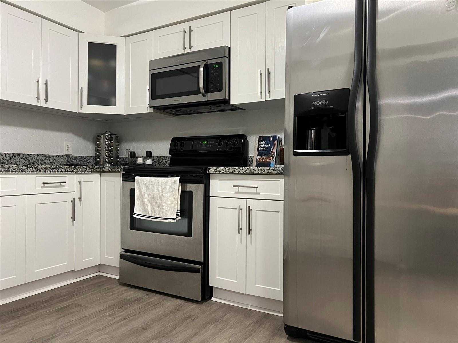 Small Image of 16100 GOLF CLUB RD #210, Weston Number 9