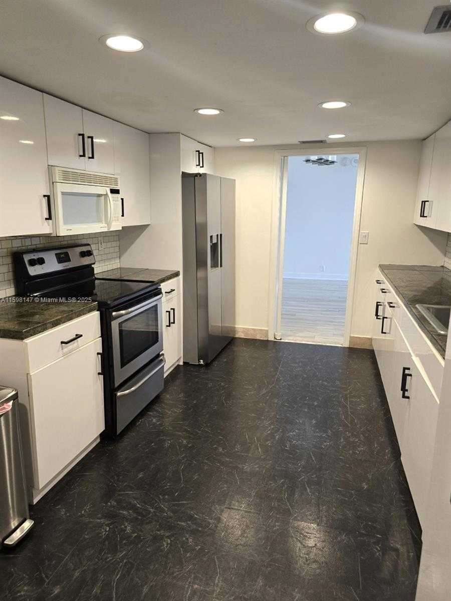 Small Image of 1121 CRANDON BLVD #D604, Key Biscayne Number 8