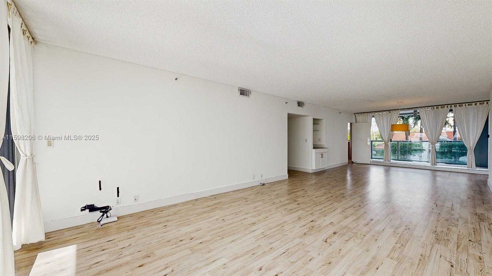 Small Image of 1541 BRICKELL AVE #B404, Miami Number 4