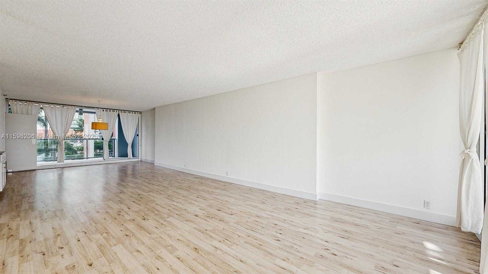 Small Image of 1541 BRICKELL AVE #B404, Miami Number 5