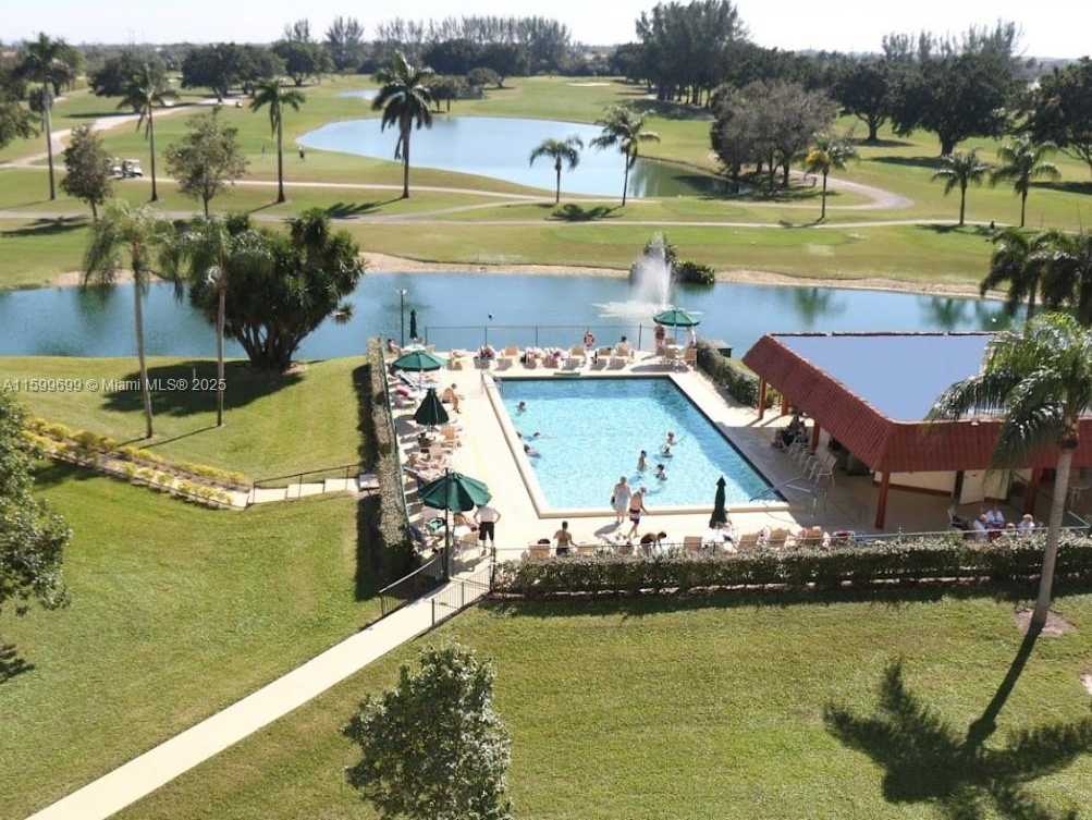 Small Image of Pembroke Pines Number 12