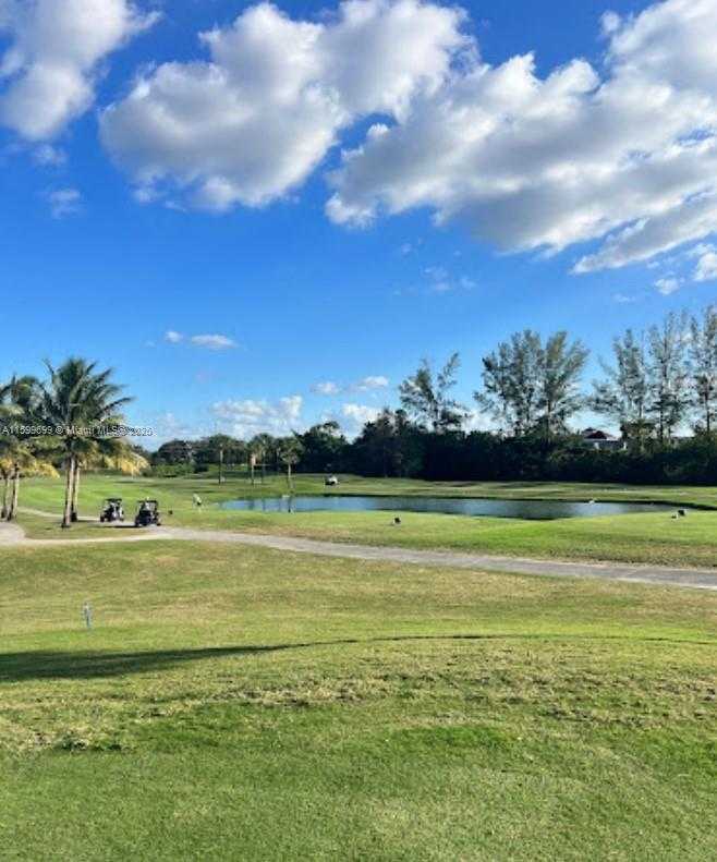 Small Image of Pembroke Pines Number 15