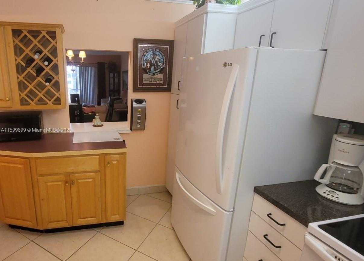 Small Image of Pembroke Pines Number 4