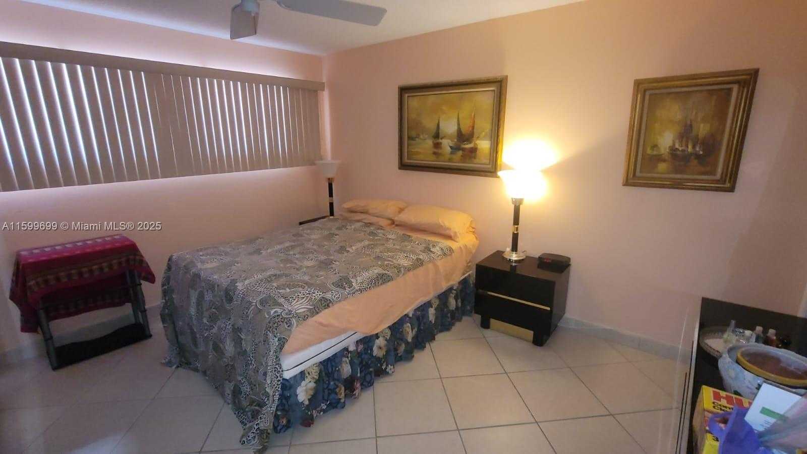 Small Image of Pembroke Pines Number 7