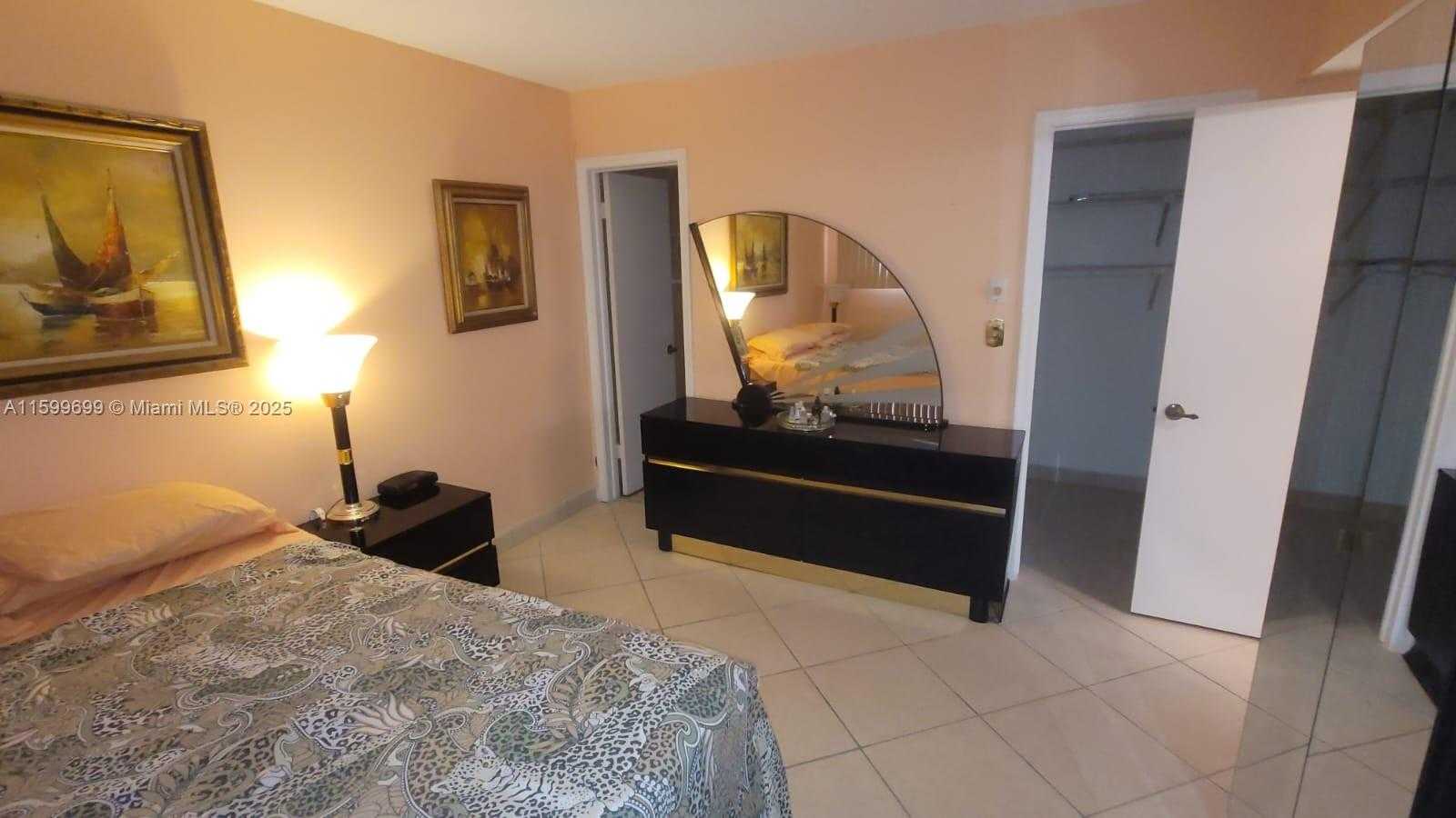 Small Image of Pembroke Pines Number 8
