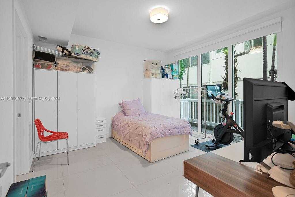Small Image of 1000 99TH ST #14, Bay Harbor Islands Number 17
