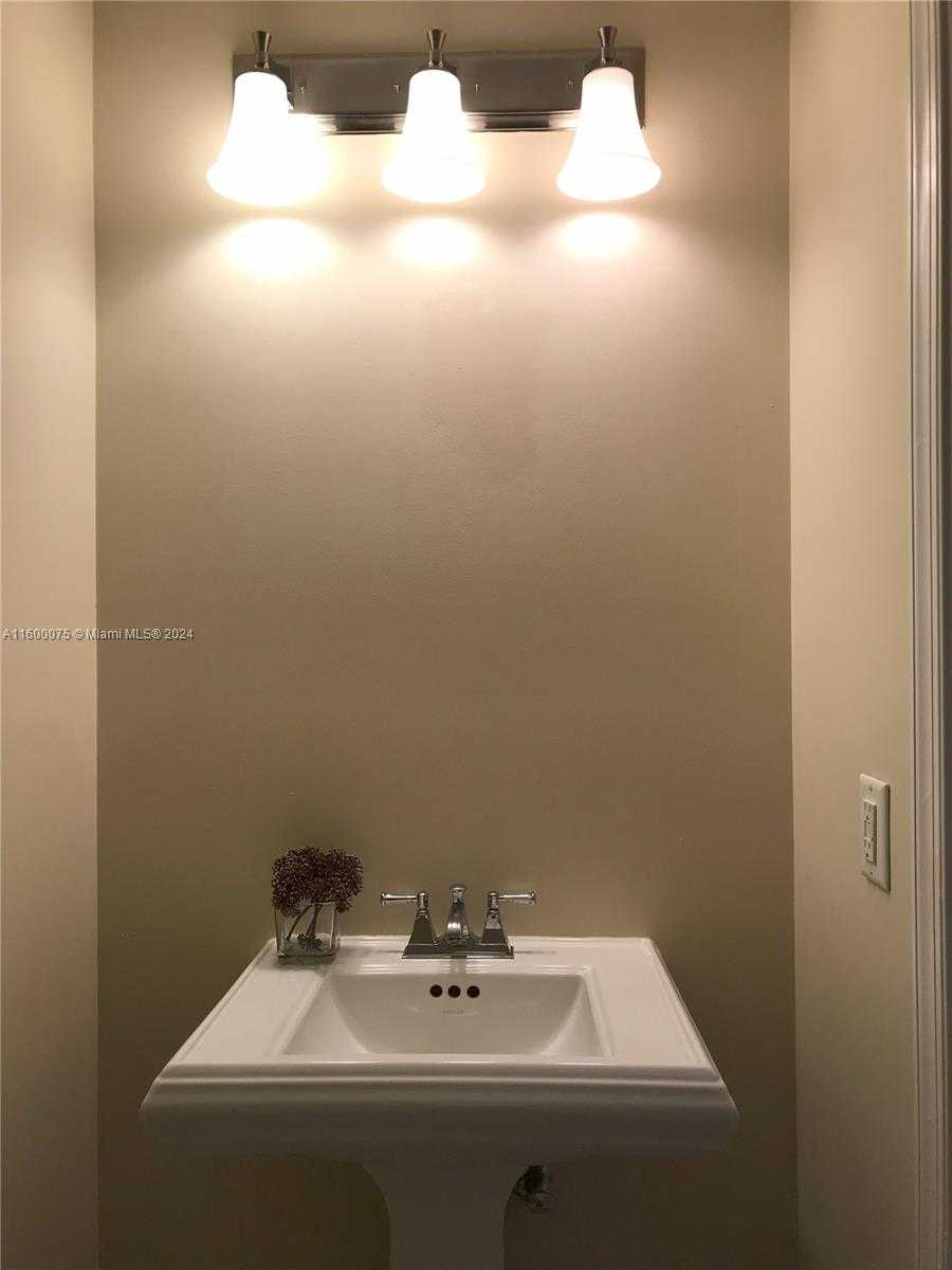 Small Image of 100 ANDALUSIA AVE #215, Coral Gables Number 24