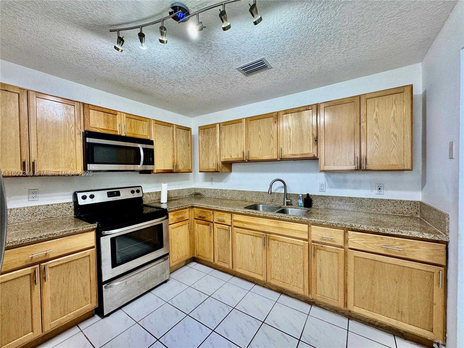 Small Image of 22205 SOUTH WEST 103RD AVE #22205, Cutler Bay Number 4