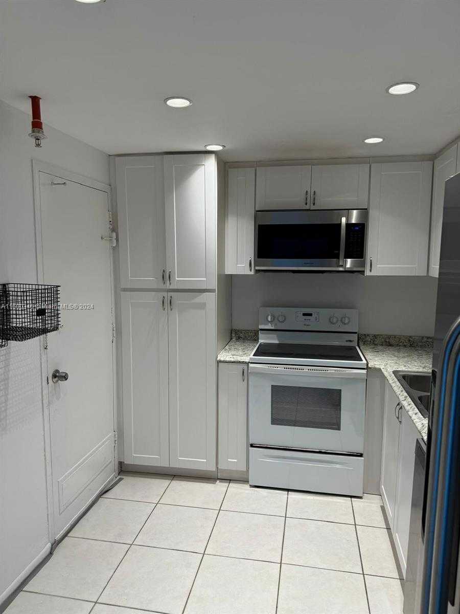 Small Image of 400 KINGS POINT DR #719, Sunny Isles Beach Number 2