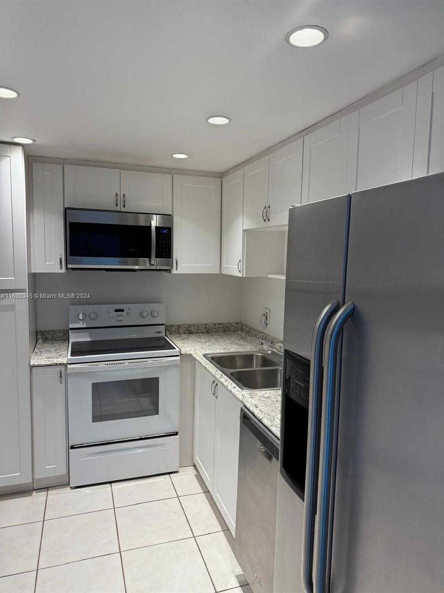 Small Image of 400 KINGS POINT DR #719, Sunny Isles Beach Number 3