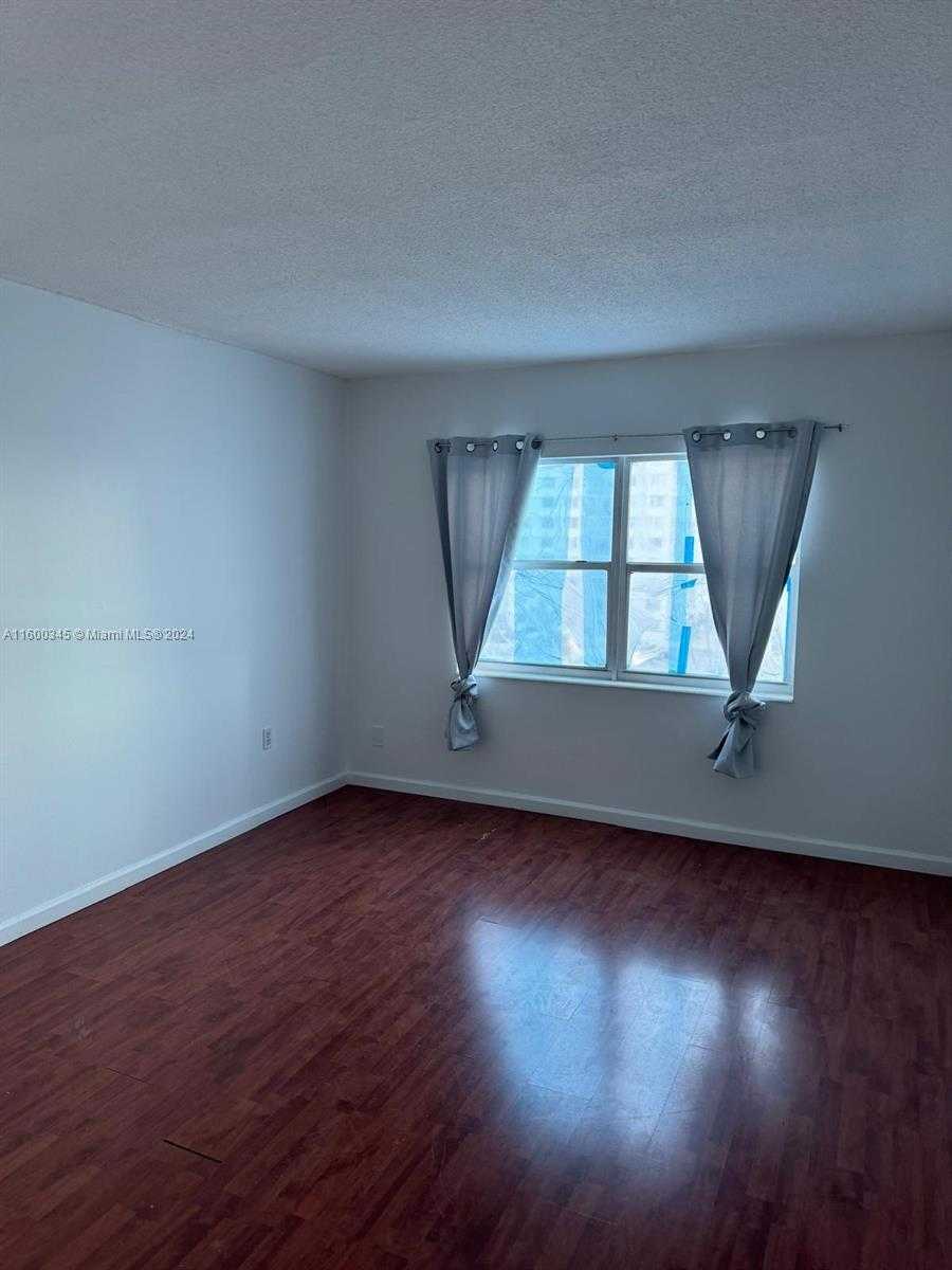 Small Image of 400 KINGS POINT DR #719, Sunny Isles Beach Number 7