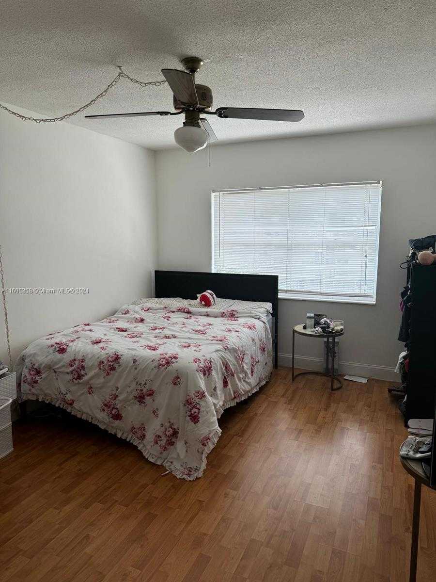 Small Image of 400 KINGS POINT DR #527, Sunny Isles Beach Number 2