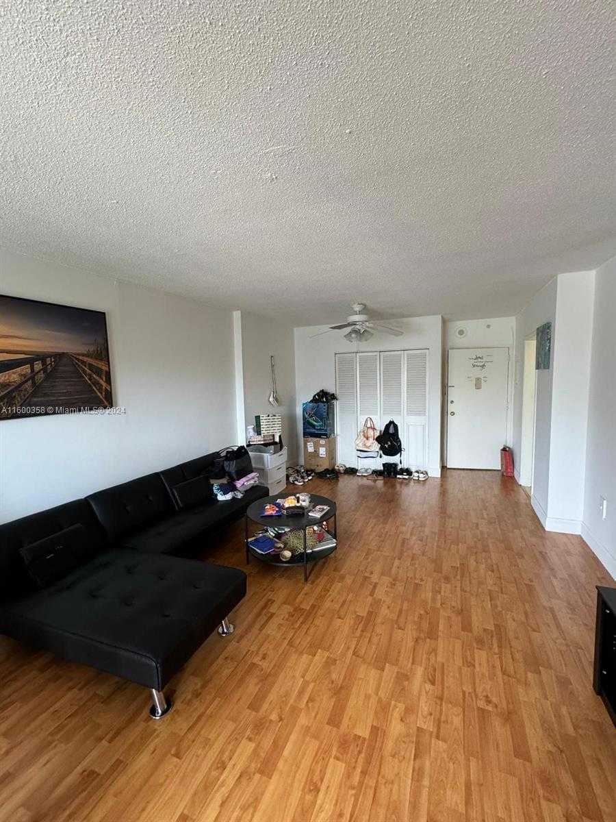 Small Image of 400 KINGS POINT DR #527, Sunny Isles Beach Number 5