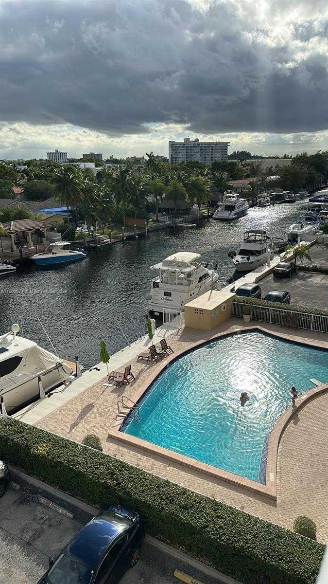 Small Image of 2000 NORTH EAST 135TH ST #509, North Miami Number 4