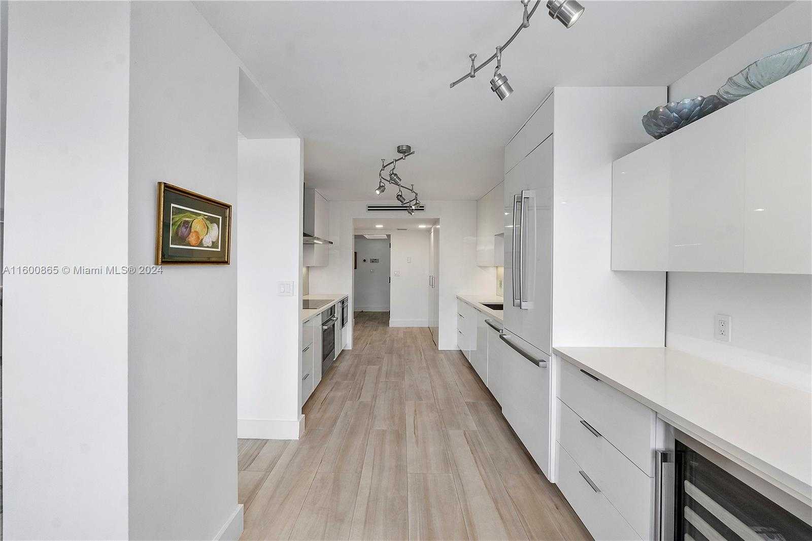 Small Image of 3 GROVE ISLE DR #C202, Miami Number 11