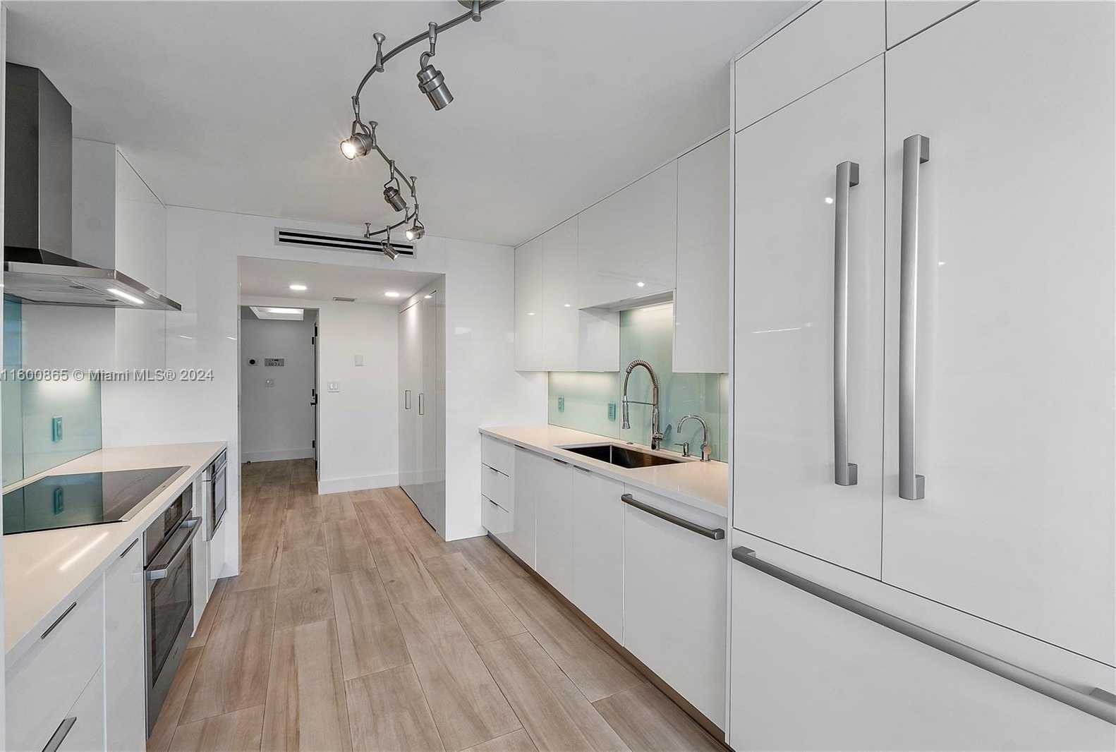 Small Image of 3 GROVE ISLE DR #C202, Miami Number 12