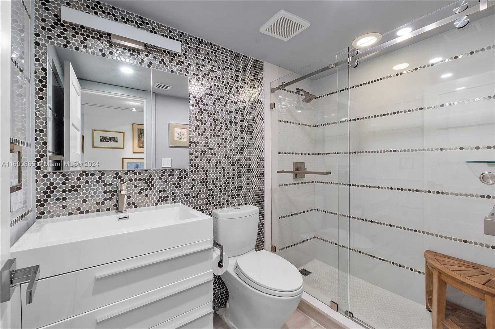 Small Image of 3 GROVE ISLE DR #C202, Miami Number 29