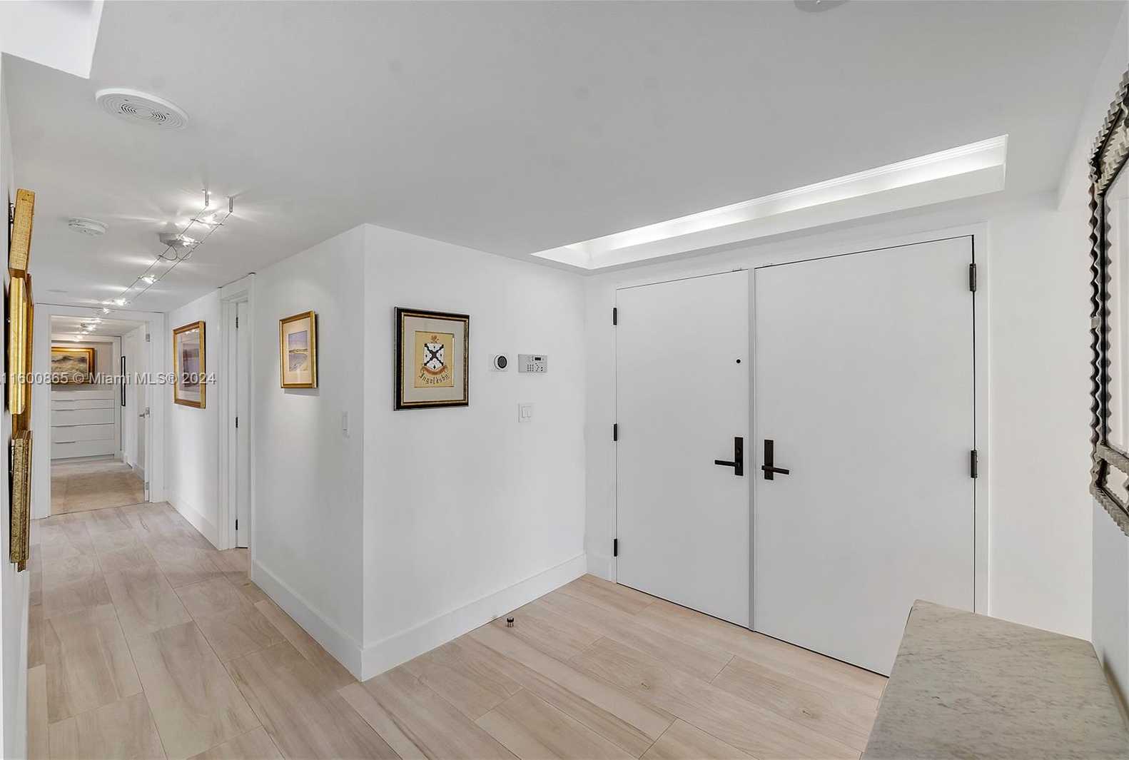 Small Image of 3 GROVE ISLE DR #C202, Miami Number 30