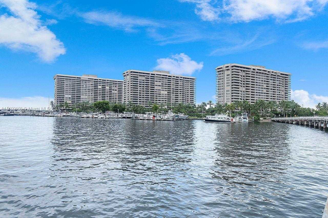 Small Image of 3 GROVE ISLE DR #C202, Miami Number 40