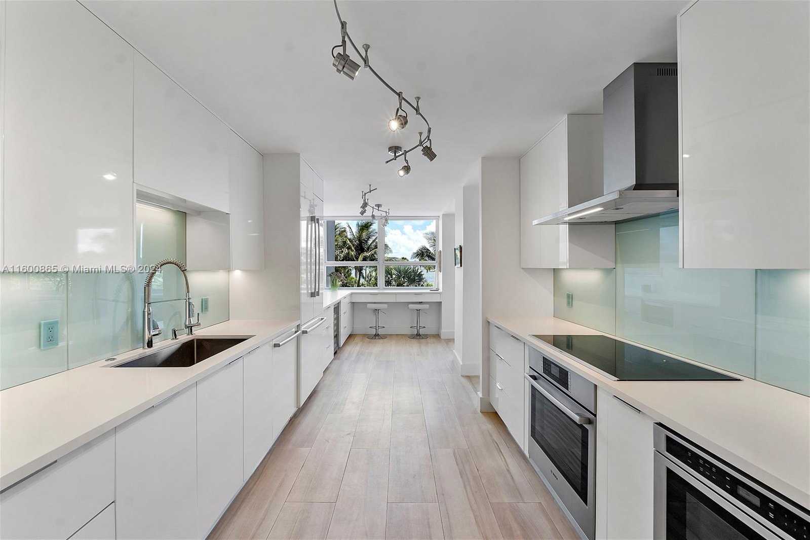 Small Image of 3 GROVE ISLE DR #C202, Miami Number 7