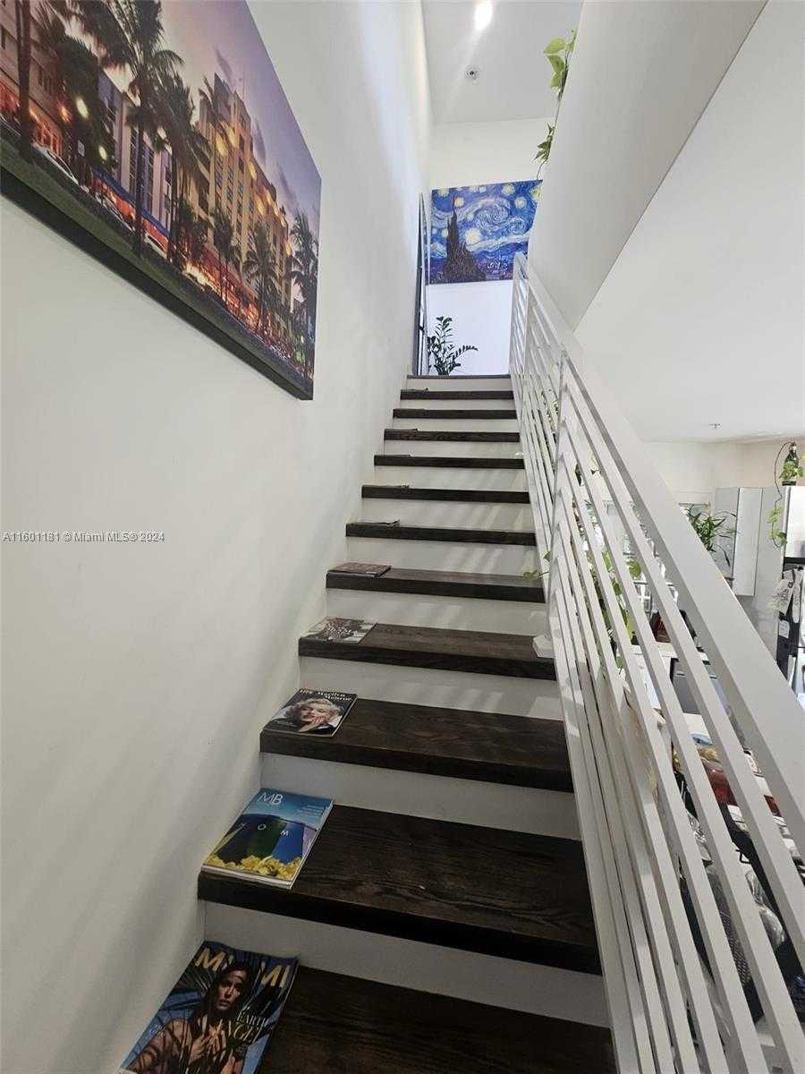 Small Image of Miami Beach Number 9