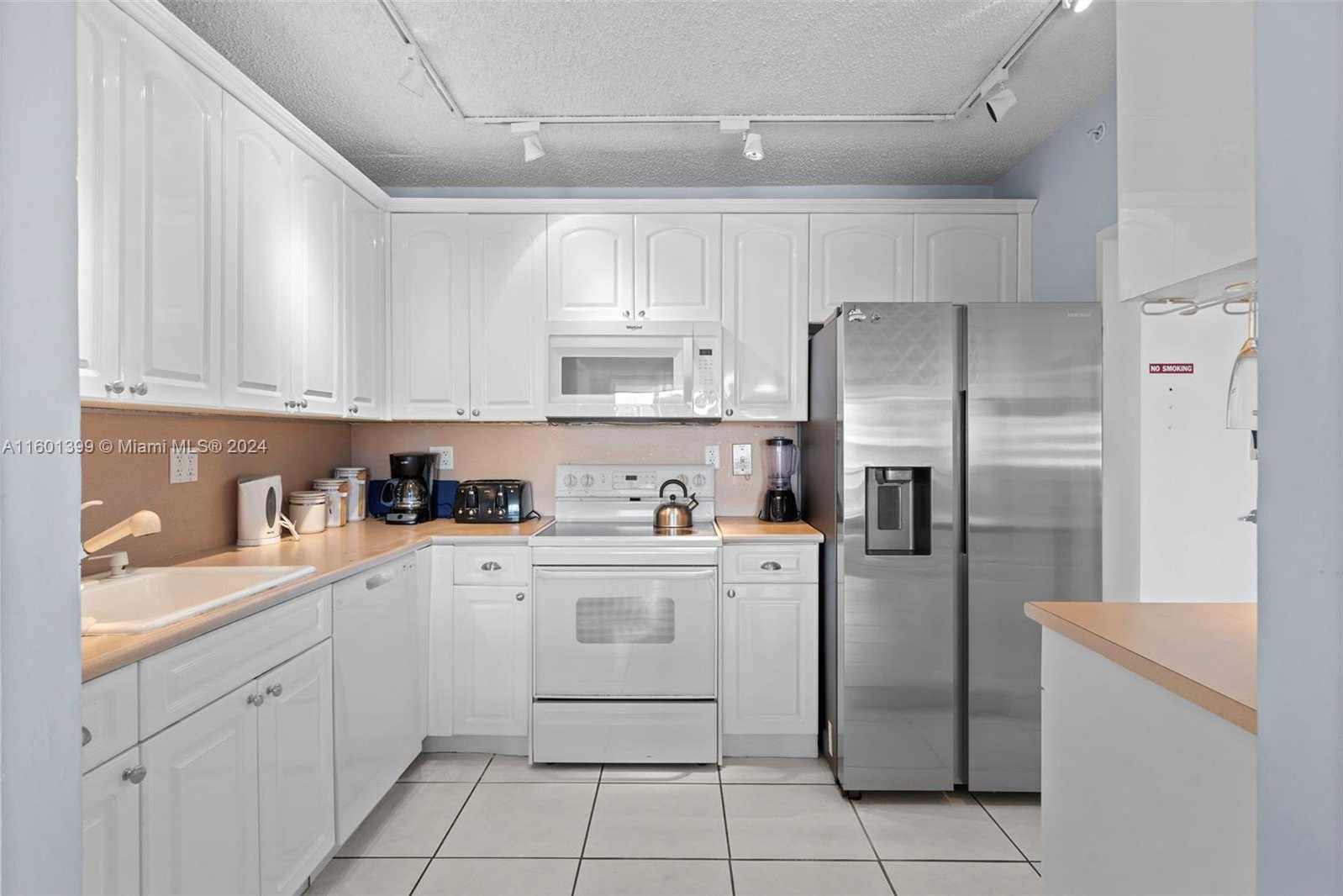 Small Image of 5601 COLLINS AVE #823, Miami Beach Number 13