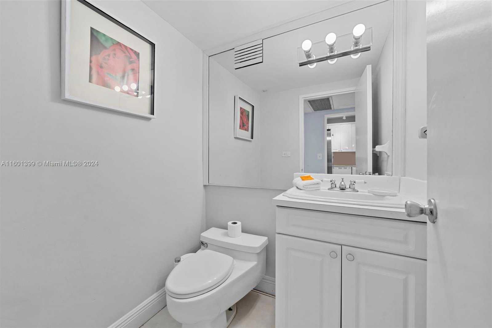 Small Image of 5601 COLLINS AVE #823, Miami Beach Number 15