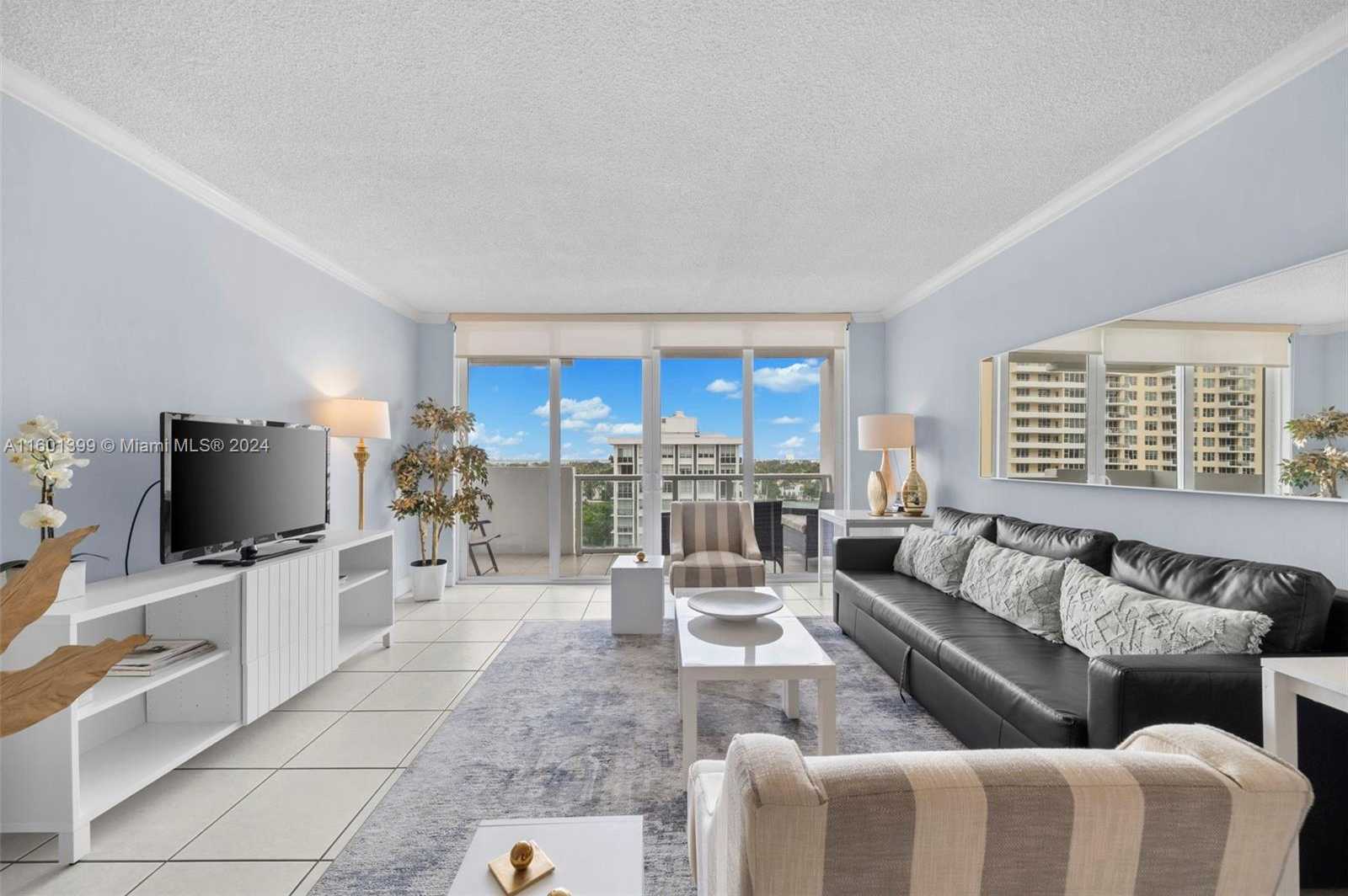 Small Image of 5601 COLLINS AVE #823, Miami Beach Number 7