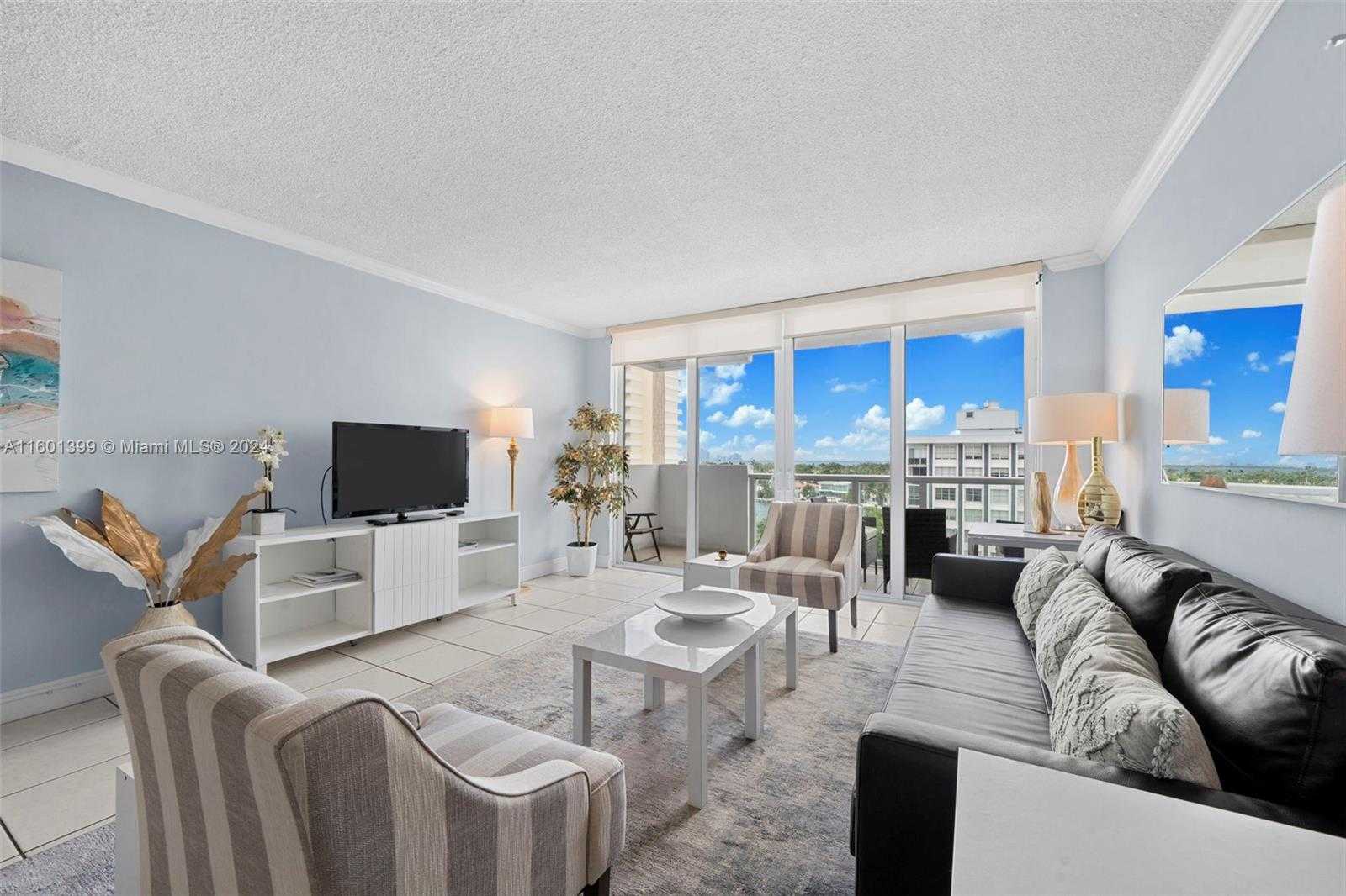 Small Image of 5601 COLLINS AVE #823, Miami Beach Number 8