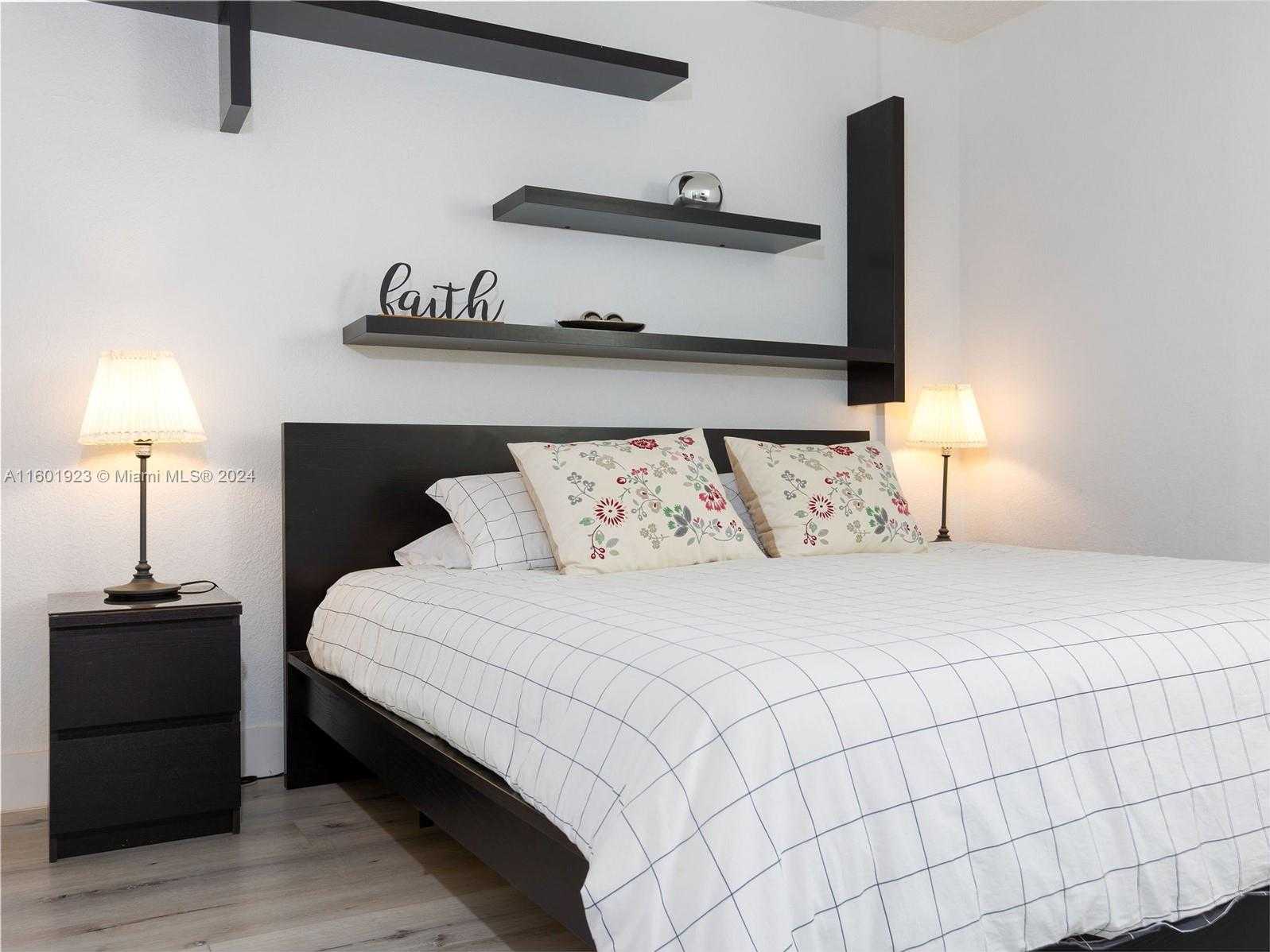 Small Image of 3901 SOUTH OCEAN DR #10P, Hollywood Number 10
