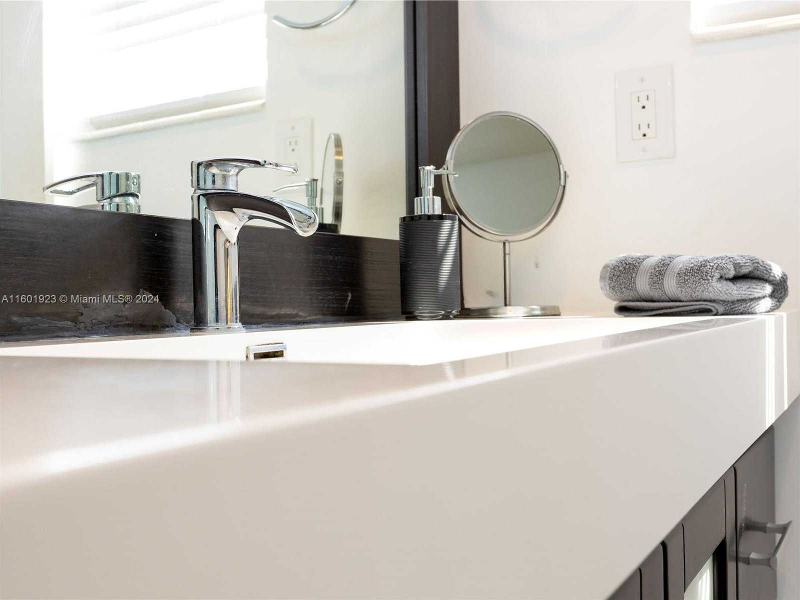 Small Image of 3901 SOUTH OCEAN DR #10P, Hollywood Number 15