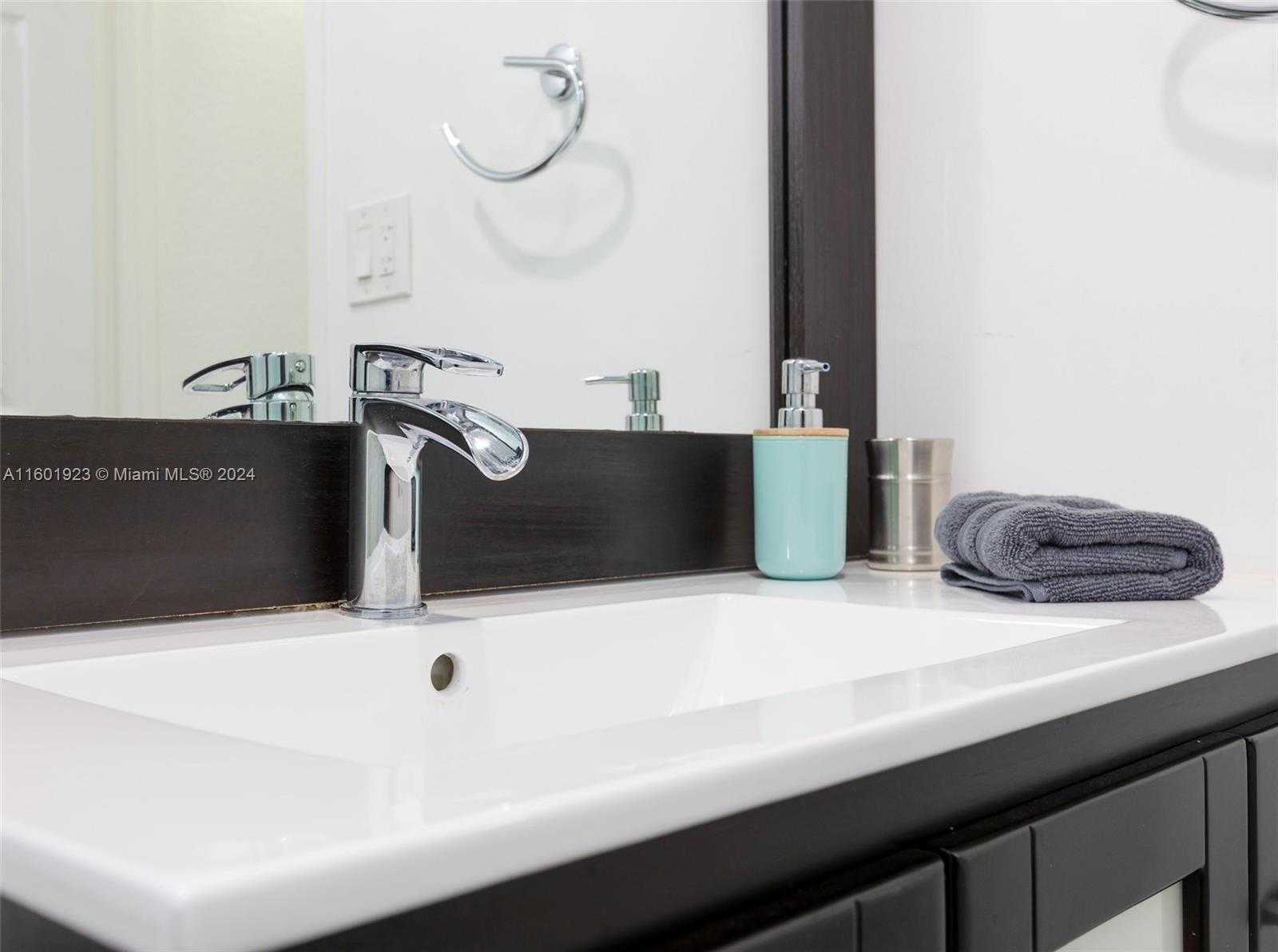 Small Image of 3901 SOUTH OCEAN DR #10P, Hollywood Number 18