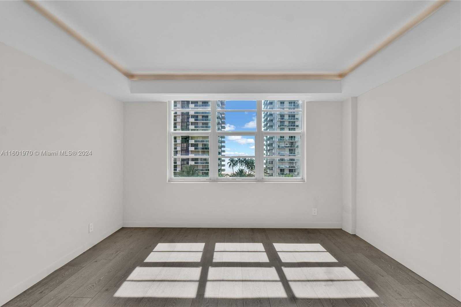 Small Image of 5700 COLLINS AVE #7A, Miami Beach Number 10