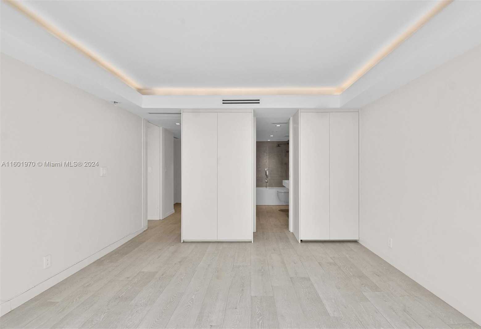 Small Image of 5700 COLLINS AVE #7A, Miami Beach Number 11