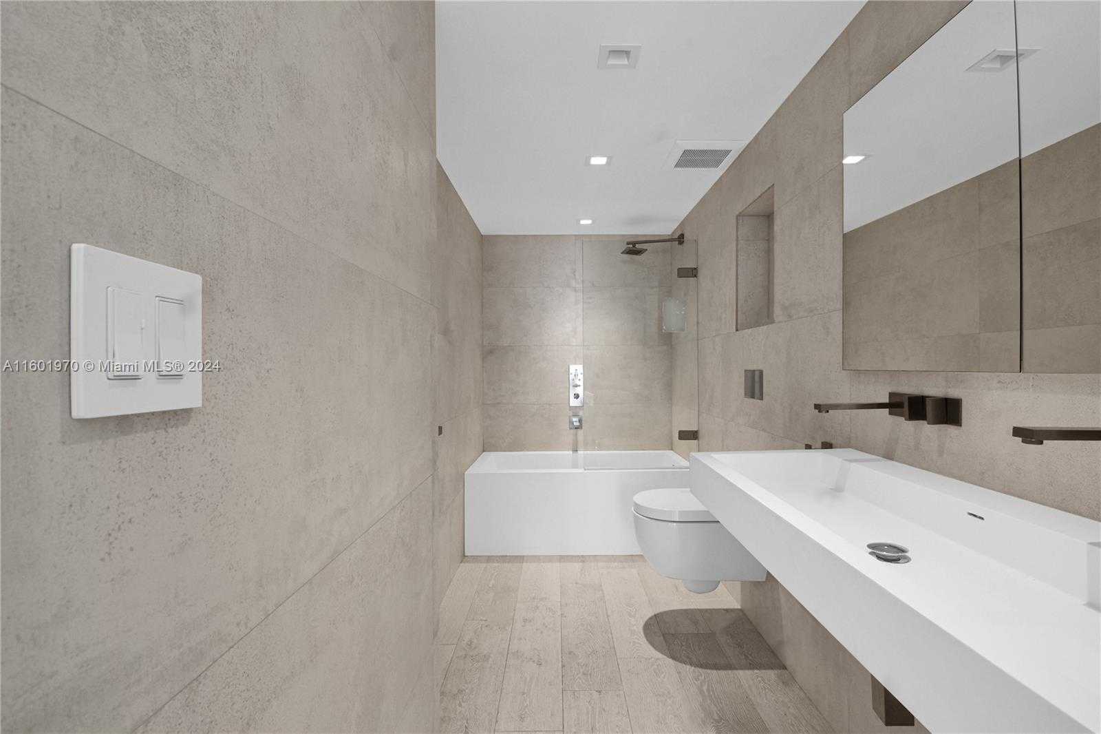 Small Image of 5700 COLLINS AVE #7A, Miami Beach Number 12