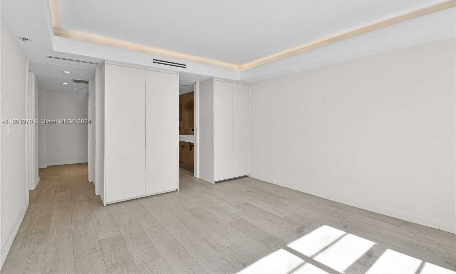 Small Image of 5700 COLLINS AVE #7A, Miami Beach Number 13