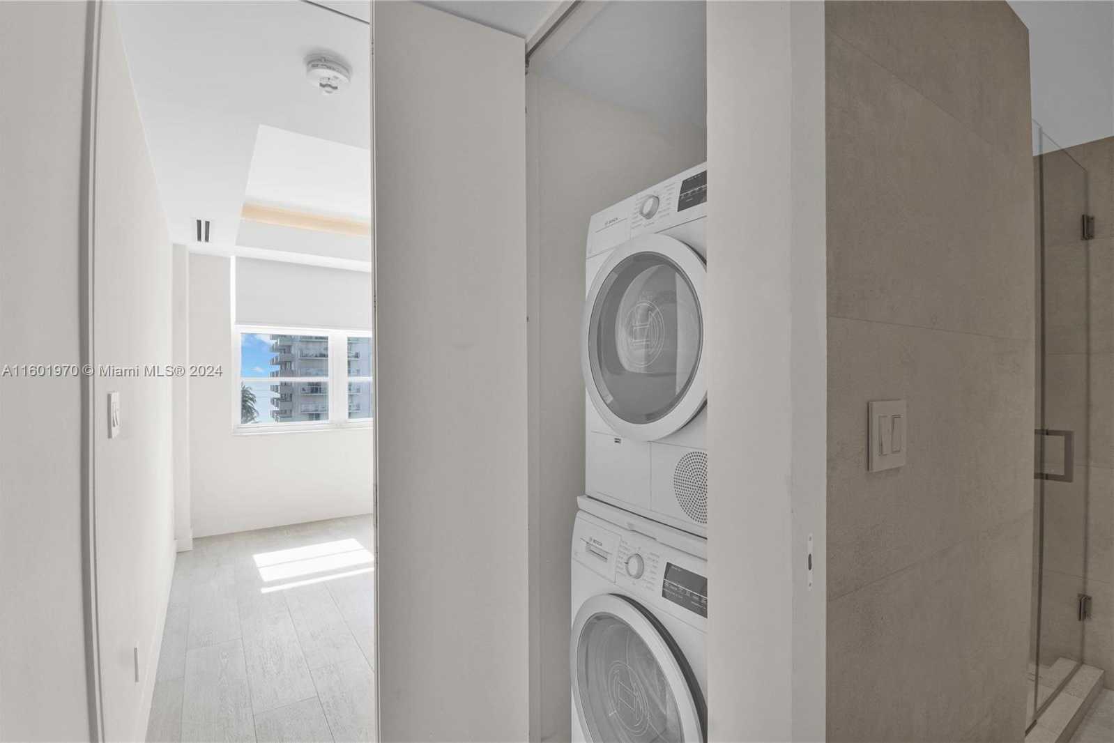 Small Image of 5700 COLLINS AVE #7A, Miami Beach Number 14