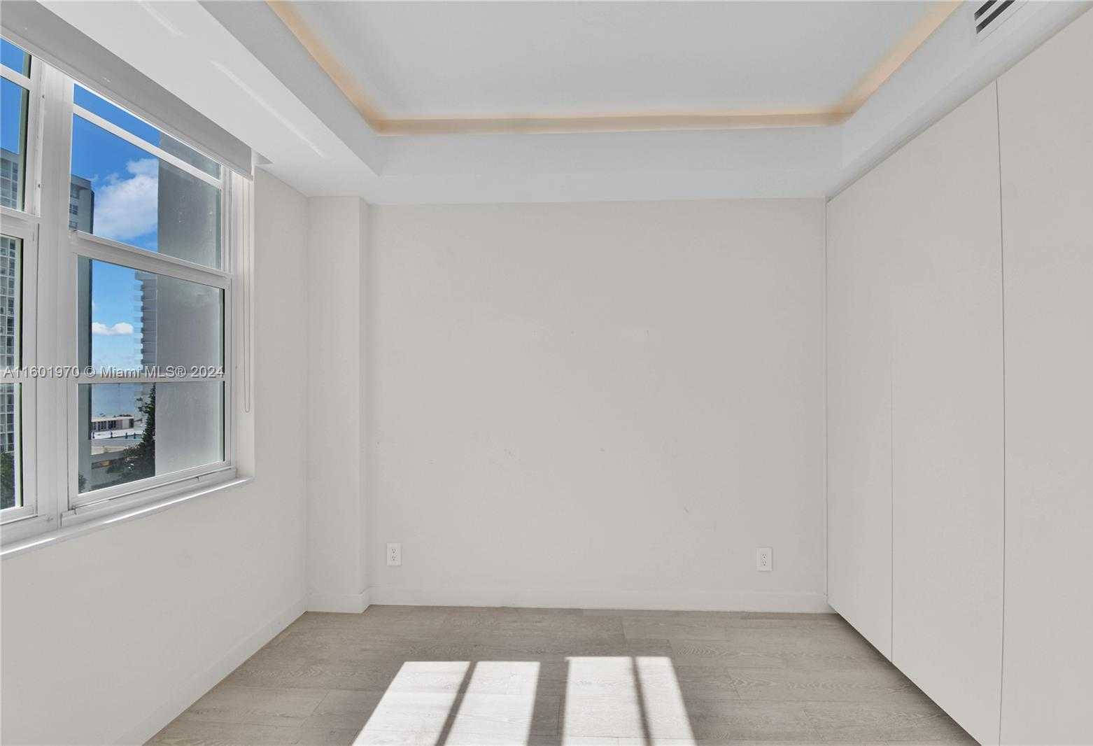 Small Image of 5700 COLLINS AVE #7A, Miami Beach Number 16