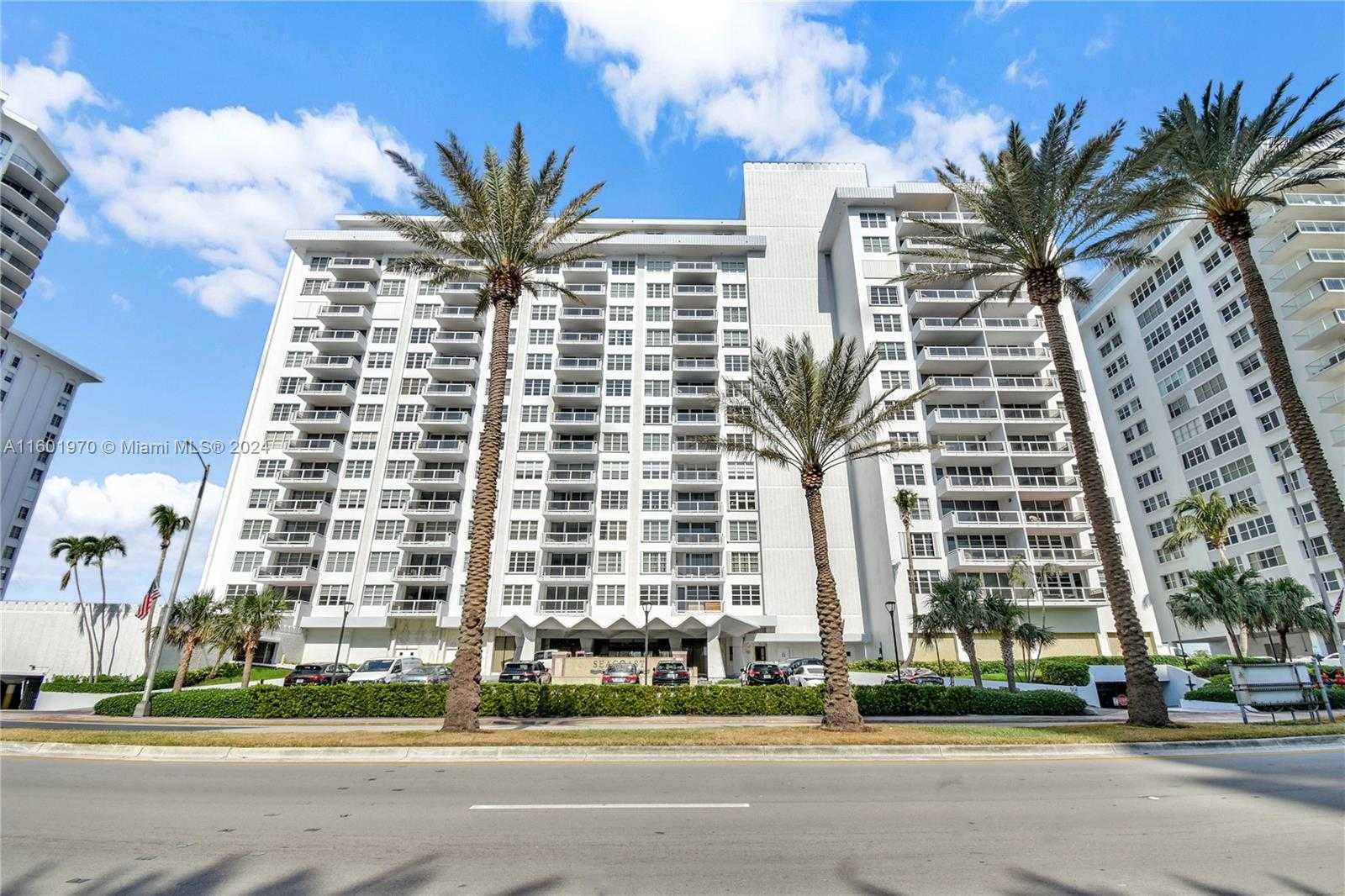 Small Image of 5700 COLLINS AVE #7A, Miami Beach Number 18