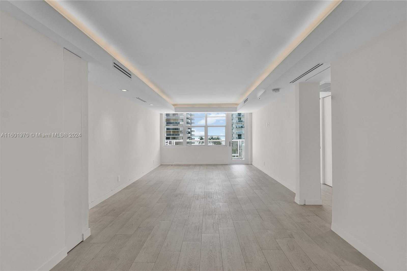 Small Image of 5700 COLLINS AVE #7A, Miami Beach Number 2