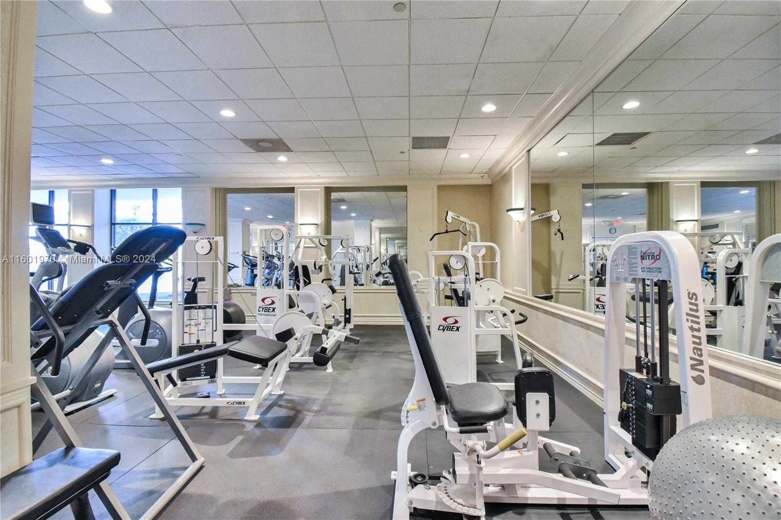 Small Image of 5700 COLLINS AVE #7A, Miami Beach Number 24