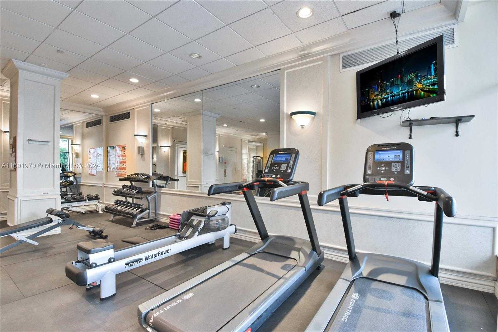 Small Image of 5700 COLLINS AVE #7A, Miami Beach Number 25