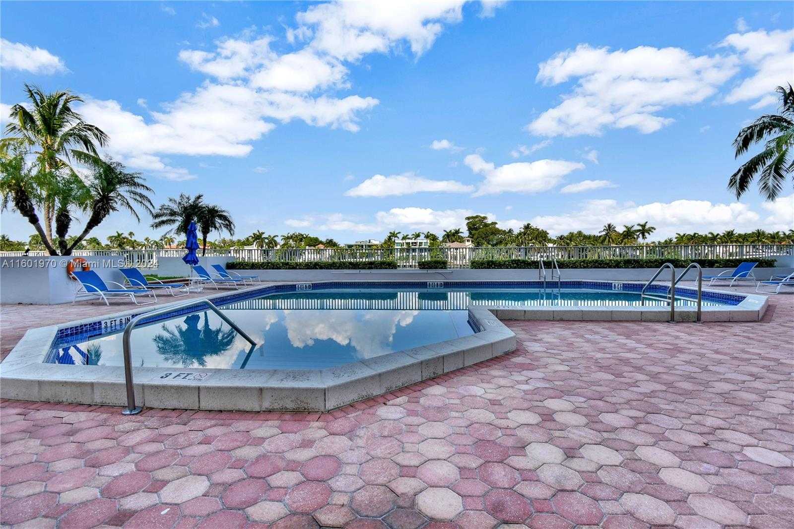 Small Image of 5700 COLLINS AVE #7A, Miami Beach Number 26