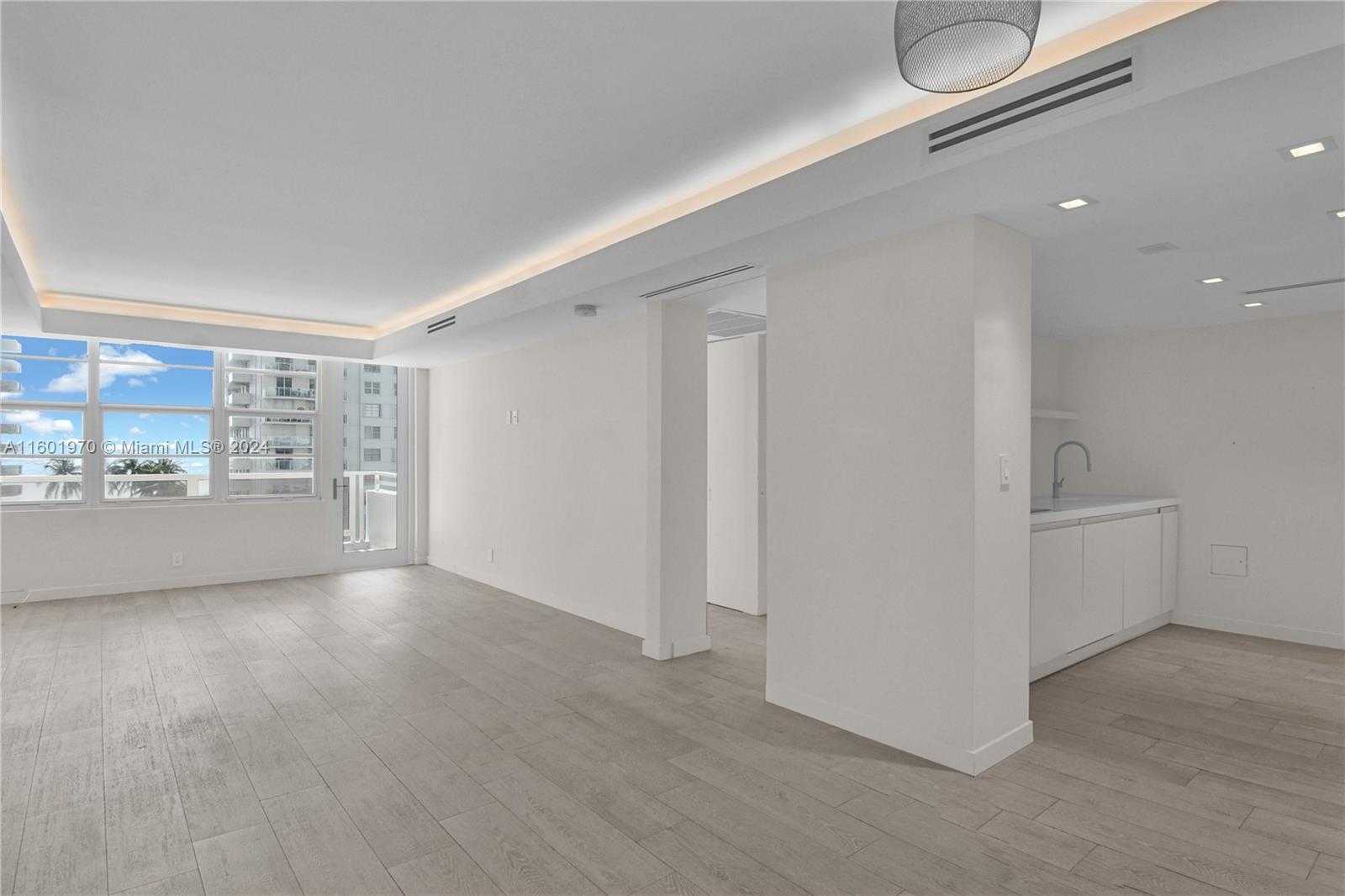 Small Image of 5700 COLLINS AVE #7A, Miami Beach Number 3