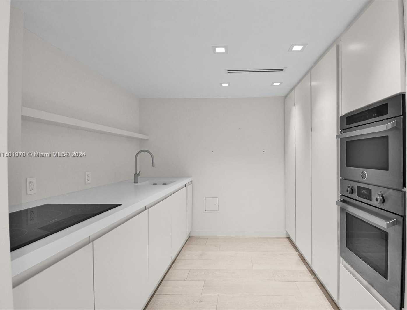Small Image of 5700 COLLINS AVE #7A, Miami Beach Number 4